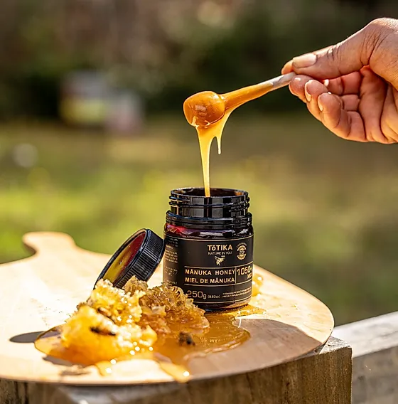 Manuka Honey dripping